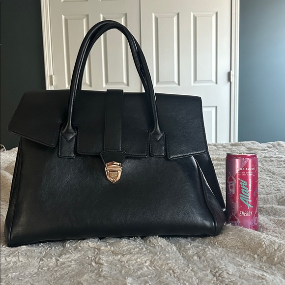 Handbags - Elegant Black Leather Handbag